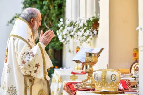 Părintele Patriarh Daniel: Femeile mironosiţe sunt cele dintâi fiinţe umane care mărturisesc adevărul învierii lui Hristos