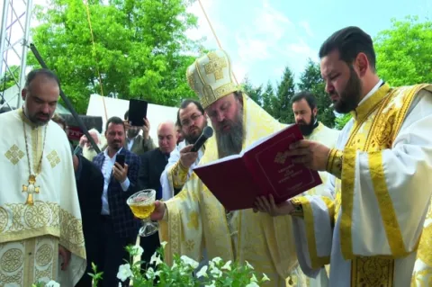 Episcopul Timotei Prahoveanul a sfinţit piatra de temelie pentru o nouă biserică în Mogoşoaia