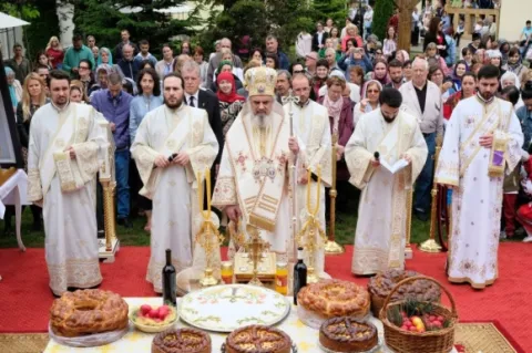 Patriarhul Daniel s-a rugat pentru eroii neamului la Paraclisul Catedralei Naţionale