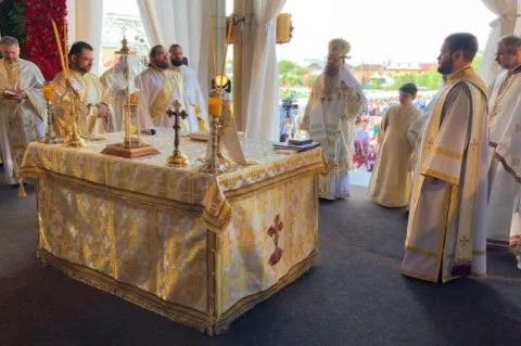 Episcopul Timotei la pelerinajul de la Voluntari: Fericiţi sunt oamenii care îşi fac prieteni pe sfinţi