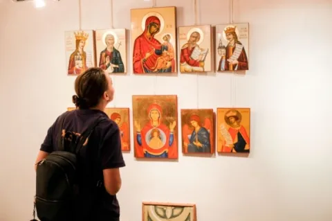 La Facultatea de Teologie din Bucureşti a fost vernisată o expoziţie de icoane