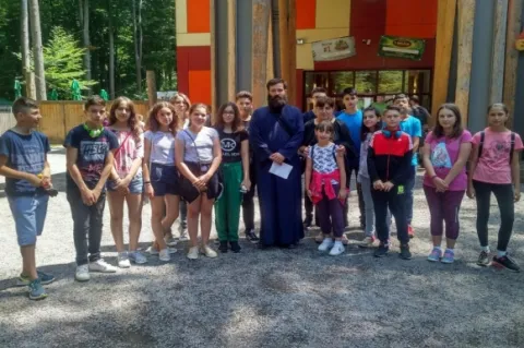50 copii din Protoieria Vălenii de Munte au efectuat o excursie tematică cu prilejul Centenarului Marii Uniri
