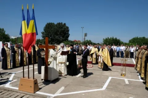 Patriarhul Daniel a sfinţit piatra de temelie pentru o biserică din cadrul MApN