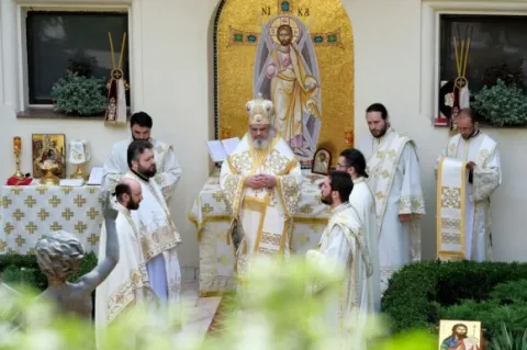Patriarhul României îndeamnă să-i cerem Sf. Ioan Botezătorul „simţ al pocăinţei pentru păcate”