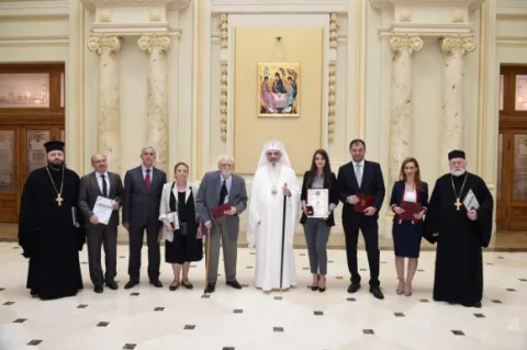 Patriarhul Daniel a premiat pe cei care au contribuit la realizarea filmului „Marea Frescă a Ateneului Român”