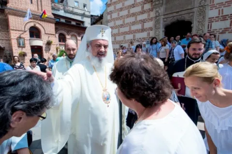 Dumnezeu ne iubeşte în orice situaţie dificilă ne-am afla şi aşteaptă ca noi să-I cerem ajutorul – Patriarhul Daniel