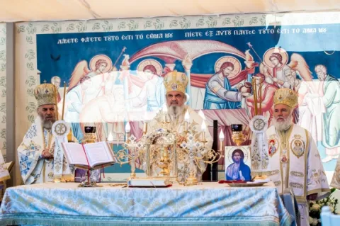 „Hrană trupească cu înțelesuri duhovnicești” – Patriarhul Daniel despre Înmulțirea pâinilor