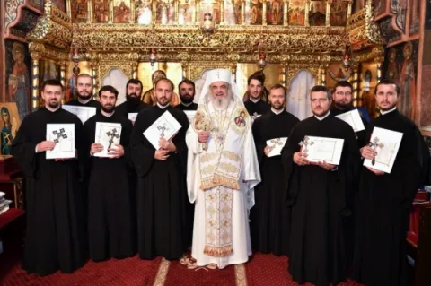 Credinciosul trebuie să simtă prin duhovnic prezenţa iubitoare a Sfintei Treimi – Patriarhul Daniel