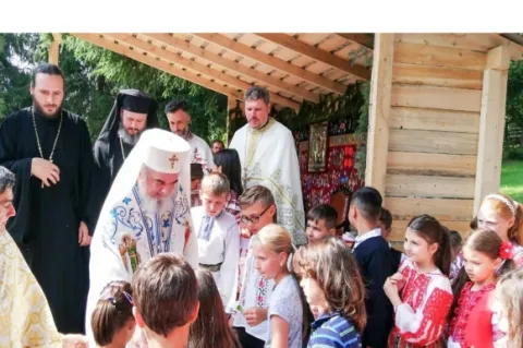 Primit la Dragoslavele de copii, Patriarhul le-a vorbit despre neamul nostru, un popor al Crucii și al Învierii