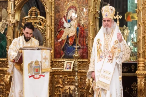 Biserica aduce slavă lui Dumnezeu atunci când promovează familia bazată pe căsătoria dintre un bărbat şi o femeie – Patriarhul Daniel