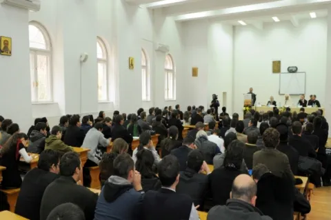 Mesajul Patriarhului Daniel pentru studenţi, la început de an universitar: Bucuria comuniunii între generaţii în anul Centenar