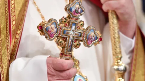 Crucea ca taină în 14 citate ale Patriarhului Daniel