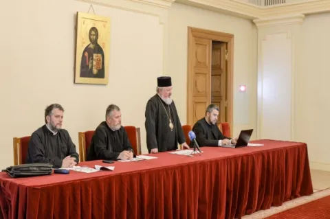 Episcopul vicar Varlaam Ploieșteanul le recomandă clericilor o permanentă pregătire pentru a face față unei societăți tulburate