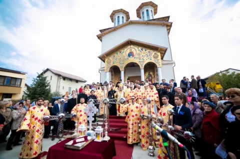 Începând de astăzi, în Parohia Brâncuși slujbele se vor oficia în noua Biserică