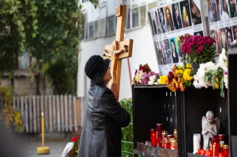 #Colectiv 3 ani | Au fost rostite rugăciuni la locul tragediei