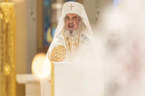 Pomenirea Eroilor Neamului este în acelaşi timp un act de cult şi de cultivare a comuniunii între generaţii – Patriarhul Daniel