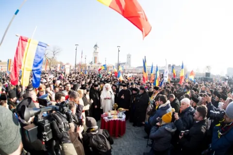Preafericitul Părinte Patriarh Daniel a sfințit Monumentul Unirii din Alba Iulia