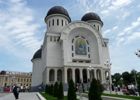 Mesajul Patriarhului Daniel cu prilejul sfinţirii picturii Catedralei Arhiepiscopale „Sfânta Treime” din Arad