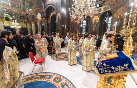 Botezul este o cufundare în harul și iubirea Preasfintei Treimi, spune Patriarhul României