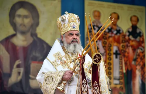Patriarhul Daniel: Sfinţii Trei Ierarhi sunt rugători ai noştri în faţa Sfintei Treimi