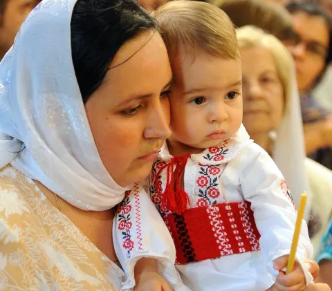 Patriarhul Daniel: Femeia creştină – binecuvântare pentru familie şi Biserică