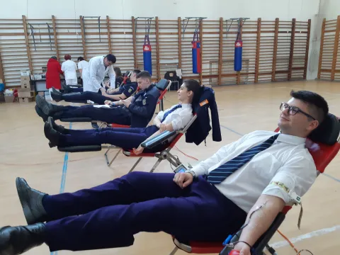 Aproximativ 100 de studenţi ai Academiei de Poliţie au donat sânge