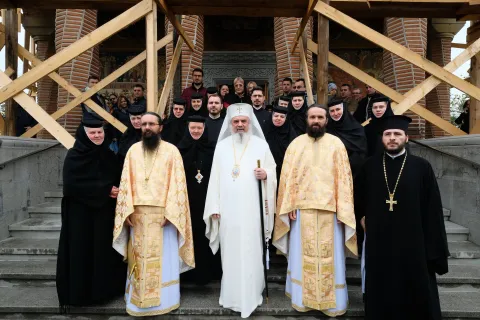 Dorinţa de întâietate, o practică des întâlnită în prezent. Patriarhul Daniel explică cum să luptăm împotriva ei