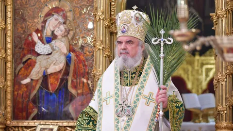 Tot ce este frumos în biserică este semn de cinstire adus lui Hristos: Patriarhul României de Florii