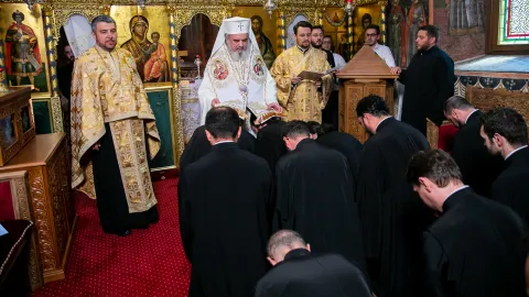 Preoţi hirotesiţi duhovnici de Patriarhul României. Cele trei virtuţi principale ale duhovnicului