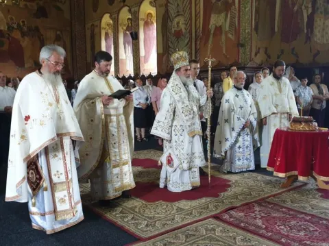Rugăciuni pentru Patriarhul Nicodim în localitatea natală 