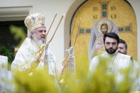Satul românesc, păstrător al valorilor noastre spirituale, ne cheamă să-l ajutăm!