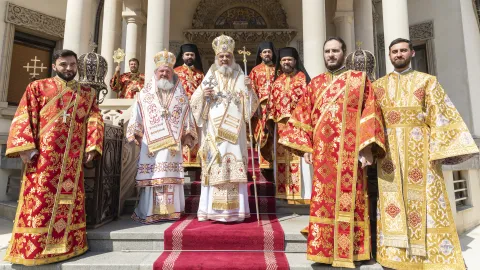 Patriarhul Daniel: Crucea este semnul unei lucrări dătătoare de viață