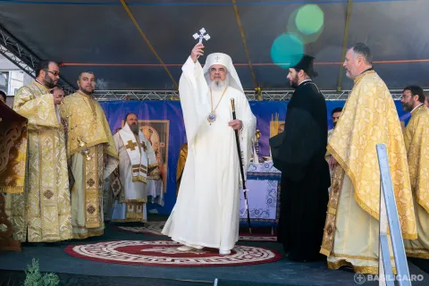 Biserica din capitală în care „satul şi oraşul se adună în bucuria comuniunii” a fost resfinţită de Patriarhul Daniel