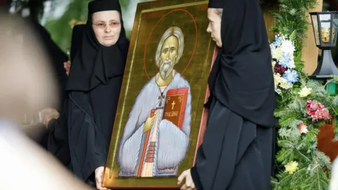 Racla cu moaștele Sfântului Gheorghe Pelerinul a ajuns în București