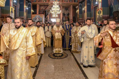 PS Timotei Prahoveanul: Sfânta Parascheva ne îndeamnă să facem ceea ce a făcut ea