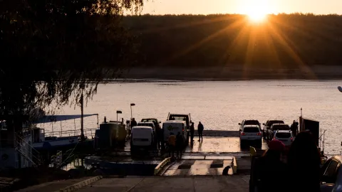 Voluntarii Paraclisului CMN: Trei camioane cu ajutoare în satele din Insula Mare a Brăilei