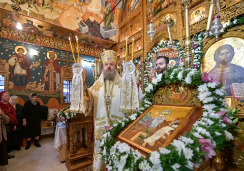 Hram la singura biserică din Bucureşti ocrotită de Sf. Antonie de la Iezerul Vâlcii. PS Timotei despre râvna și lacrimile cuviosului