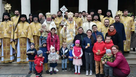 Bogăția și sărăcia sunt prilej de a ne apropia de Dumnezeu și de semeni – Patriarhul Daniel
