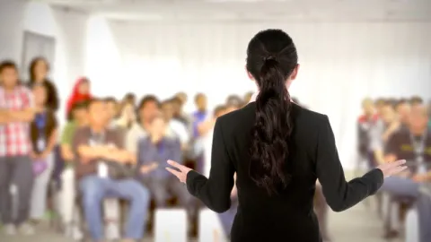 La Mănăstirea Caraiman sunt pregătiți formatori pentru prevenirea riscurilor în adolescență: Înscrieri