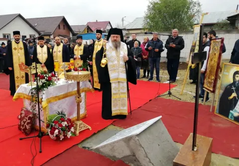 Orașul Pantelimon va avea o nouă biserică. PS Timotei Prahoveanul a sfințit piatra de temelie
