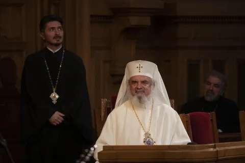 Satul românesc exprimă bucuria Crăciunului prin colinde