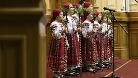 Copiii şi tradiţiile româneşti: La Patriarhie au fost prezentate colinde şi scenete de Crăciun