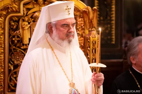 Patriarhul Daniel despre cinstirea eroilor Revoluţiei române din decembrie 1989: Jertfa lor – temelia libertăţii noastre