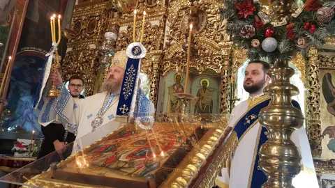 Maica lui Dumnezeu este podul care face legătura dintre cer şi pământ – PS Timotei Prahoveanul