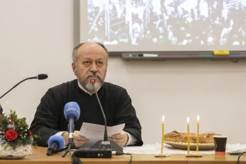 Părintele Gheorghe Holbea: Tinerii din ’89 și-au jertfit viețile pentru un ideal care ne cuprindea pe toți