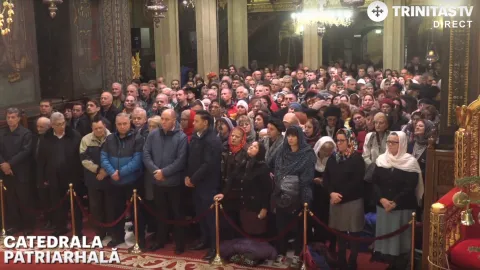 Catedrala Patriarhală, plină la trecerea dintre ani: Sute de bucureșteni au intrat în 2020 cu privirea spre altar