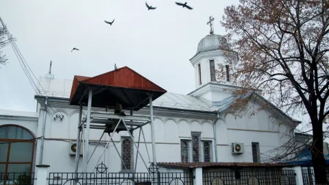 Povestea Bisericii Bariera Rahovei: Construită într-o perioadă a demolărilor, nu a scăpat de gloanțe în ‘89