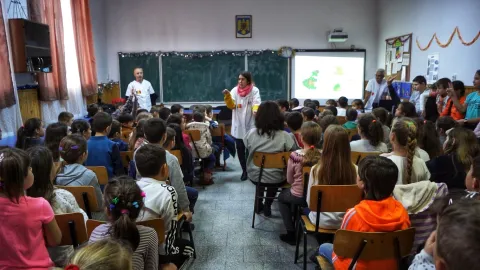 „Prevenție și educație pentru sănătate” la Moara Vlăsiei. Peste 200 de elevi au primit recomandări medicale