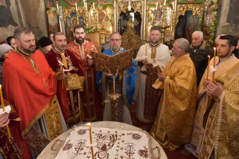 Sfântul Sfințit Mucenic Haralambie a fost cinstit la Biserica „Flămânda” din Capitală