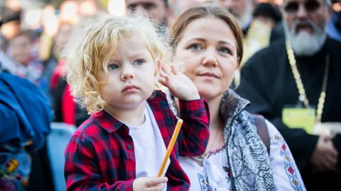 Femeia creștină – binecuvântare pentru familie și Biserică. 8 citate ale Patriarhului Daniel